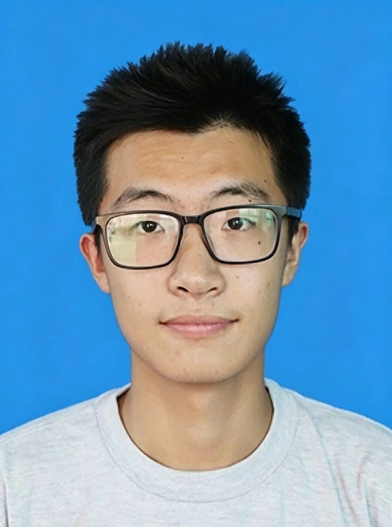 吕卓达的个人照片